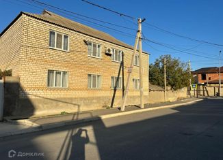 Продаю дом, 320 м2, посёлок городского типа Ленинкент, улица Мугудова, 28