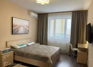 Сдается в аренду двухкомнатная квартира, 60 м2, Москва, Митинская улица, 28, метро Митино