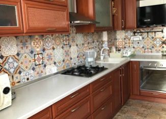 Сдам в аренду 2-комнатную квартиру, 55 м2, Симферополь, улица Куйбышева, 60