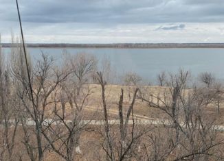 Продам трехкомнатную квартиру, 53 м2, Нариманов, Набережная улица, 4