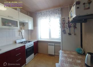 Трехкомнатная квартира на продажу, 50 м2, Омская область, улица Майорова, 28
