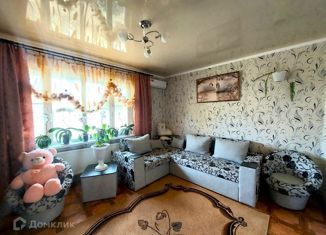 Продаю трехкомнатную квартиру, 63.8 м2, поселок городского типа Вольное, Крымская улица, 9