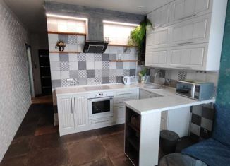 Продажа 2-ком. квартиры, 70 м2, Новороссийск, улица Мурата Ахеджака, 5, ЖК Черноморский-2