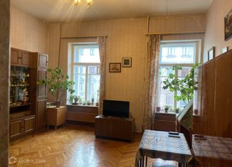 Продается трехкомнатная квартира, 80 м2, Санкт-Петербург, 8-я линия Васильевского острова, 7, 8-я линия Васильевского острова