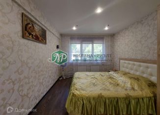 Продается двухкомнатная квартира, 48 м2, Омская область, Алтайская улица, 33