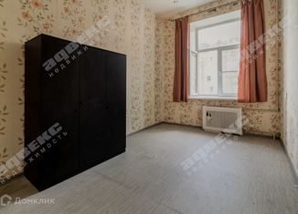 Продам комнату, 105.3 м2, Санкт-Петербург, 19-я линия Васильевского острова, 12, 19-я линия Васильевского острова