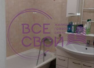 Продам 2-ком. квартиру, 57 м2, Краснодар, микрорайон Микрохирургии глаза, улица Красных Партизан, 4/4