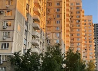 Продам 3-ком. квартиру, 76.5 м2, Москва, Никулинская улица, 27, метро Озёрная
