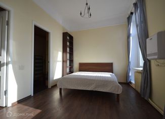 Сдам в аренду 3-комнатную квартиру, 110 м2, Москва, улица Серафимовича, 2, метро Кропоткинская