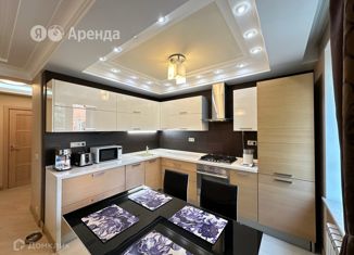 Сдается в аренду 2-комнатная квартира, 80 м2, Москва, улица Марии Ульяновой, 14