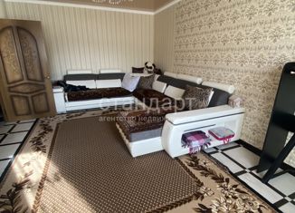 Продается четырехкомнатная квартира, 92.7 м2, станица Ессентукская, Этокская улица, 122