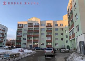 Продается трехкомнатная квартира, 89.7 м2, посёлок городского типа Петра Дубрава, улица Строителей, 5
