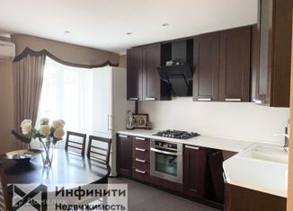 Продаю 4-ком. квартиру, 88 м2, Ставрополь, улица Спартака, 5А, микрорайон № 3