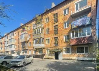 Продается двухкомнатная квартира, 50 м2, Артём, улица Вахрушева, 11