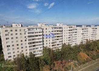 Продается 2-ком. квартира, 56 м2, Чебоксары, улица Гузовского, 3