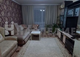 Продам 2-ком. квартиру, 50 м2, Крымск, улица Ворошилова, 2