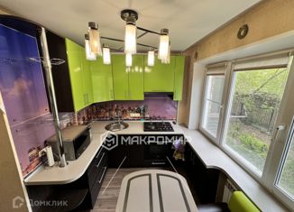 Сдается 2-ком. квартира, 47 м2, Челябинск, Металлургический район, улица 50-летия ВЛКСМ, 3А