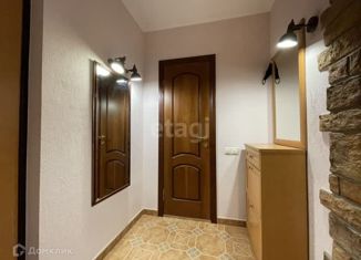 Продам трехкомнатную квартиру, 77 м2, село Александровка, Акварельная улица, 12