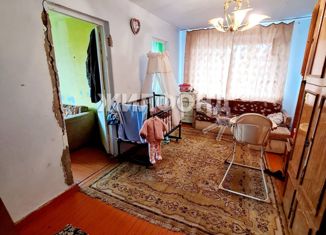 Продам четырехкомнатную квартиру, 60.9 м2, Мыски, улица 50 лет Пионерии, 4