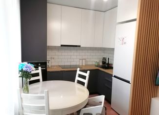 Продажа 2-комнатной квартиры, 56 м2, микрорайон Вишнёвая Горка, улица Вишнёвая Аллея, 3