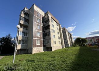 Продается трехкомнатная квартира, 73 м2, городской посёлок Мга, Пролетарская улица, 11