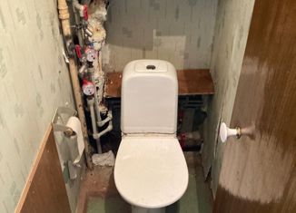 Продаю 2-ком. квартиру, 45 м2, Нижний Новгород, улица Шаляпина, 22, метро Бурнаковская