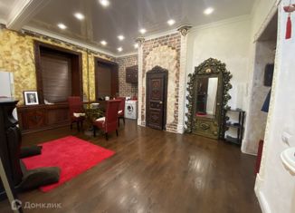 Продается 2-комнатная квартира, 50 м2, Санкт-Петербург, 10-я линия Васильевского острова, 43, метро Василеостровская