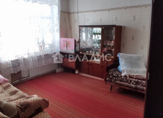 Продам 2-ком. квартиру, 37.4 м2, поселок городского типа Октябрьский, Первомайская улица, 2