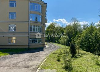 Продажа трехкомнатной квартиры, 105.8 м2, Петергоф, Фабричная улица, 3