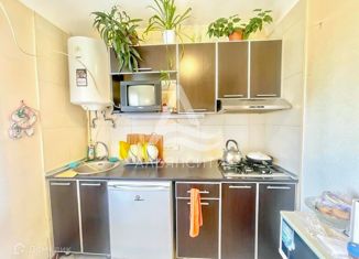 Продаю двухкомнатную квартиру, 43.7 м2, поселок городского типа Массандра, Стахановская улица, 16