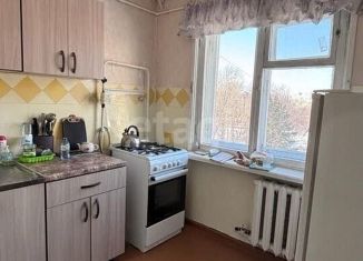 Продается 3-комнатная квартира, 50 м2, Омск, улица Калинина, 6