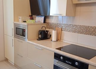 Продам 3-ком. квартиру, 100.6 м2, Красногорск, улица Игоря Мерлушкина, 10