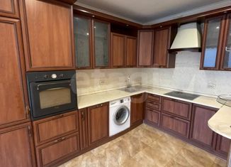 Сдаю 3-ком. квартиру, 98 м2, Тюмень, улица Максима Горького, 68