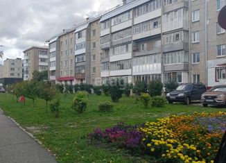 Продаю трехкомнатную квартиру, 60.6 м2, Ирбит, улица 50 лет Октября, 44