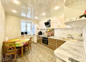 Сдаю в аренду 2-комнатную квартиру, 60 м2, Самара, улица Дыбенко, 23, метро Спортивная