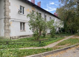 Продаю 2-комнатную квартиру, 44 м2, Кировск, улица Кирова, 27