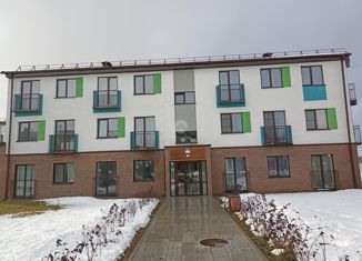 Продается 3-комнатная квартира, 63.4 м2, посёлок Октябрьский, улица Французский Квартал, 14