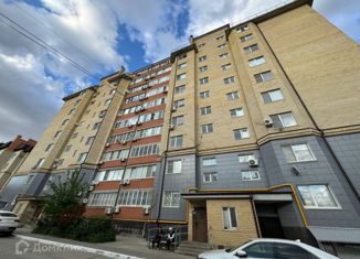 Продается 3-ком. квартира, 91.6 м2, Элиста, улица Юрия Клыкова, 81Гк2