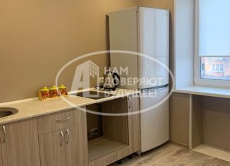 Продаю 1-ком. квартиру, 32 м2, Лысьва, улица Гайдара, 30