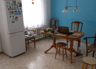 Продается трехкомнатная квартира, 60 м2, Гай, улица Декабристов, 6А