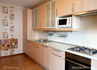 Сдам 2-комнатную квартиру, 80 м2, Новгородская область, улица Кочетова, 30к4