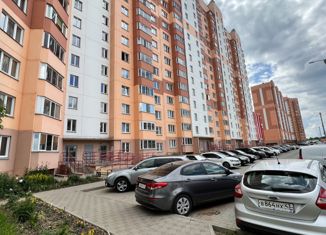 Трехкомнатная квартира на продажу, 74.8 м2, Киров, Чистопрудненская улица, 8, жилой район Чистые Пруды