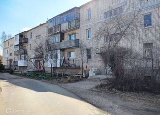 Продается трехкомнатная квартира, 64 м2, посёлок Петряевка, Восточная улица, 26