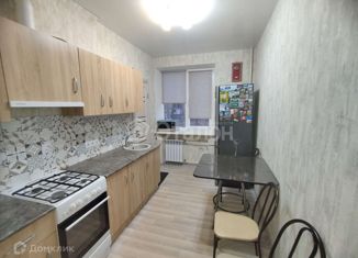 Продается трехкомнатная квартира, 70 м2, Волгоград, улица Дзержинского, 28, Тракторозаводский район