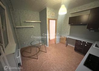 Продам 2-ком. квартиру, 61 м2, Москва, Лухмановская улица, 30, метро Лухмановская