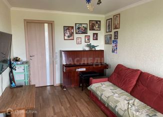 Продается трехкомнатная квартира, 63 м2, Новочеркасск, улица Каштанова, 21