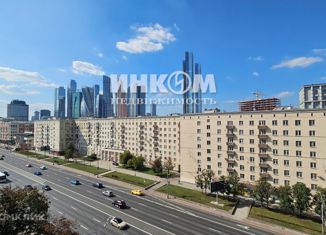 Трехкомнатная квартира на продажу, 56 м2, Москва, Кутузовский проспект, 15, метро Киевская