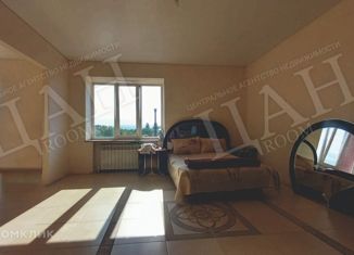 Продам четырехкомнатную квартиру, 120 м2, станица Ессентукская, улица Гагарина, 56