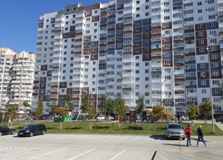 Продаю двухкомнатную квартиру, 72 м2, Новороссийск, улица Удалова, 7, ЖК Уютный