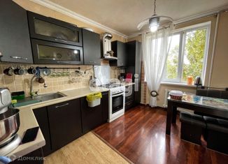 Продаю 4-ком. квартиру, 90 м2, Грозный, улица Дьякова, 3Б, 3-й микрорайон